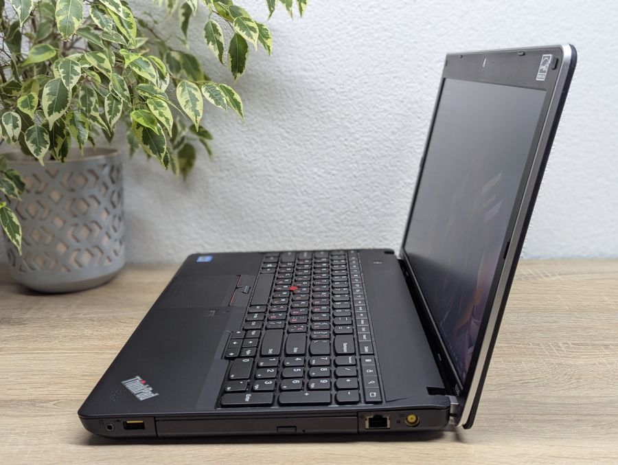 Уцінка! Ноутбук Б/В Lenovo Think Pad E530, Intel Core i5-3210M, DDR3 8 GB, SSD 256GB, 15.6" HD