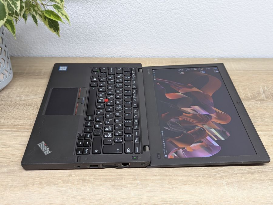Ноутбук Б/В Lenovo ThinkPad X260, Intel Core i5-6300U, DDR4 8 GB, SSD 128GB, 12" Full HD