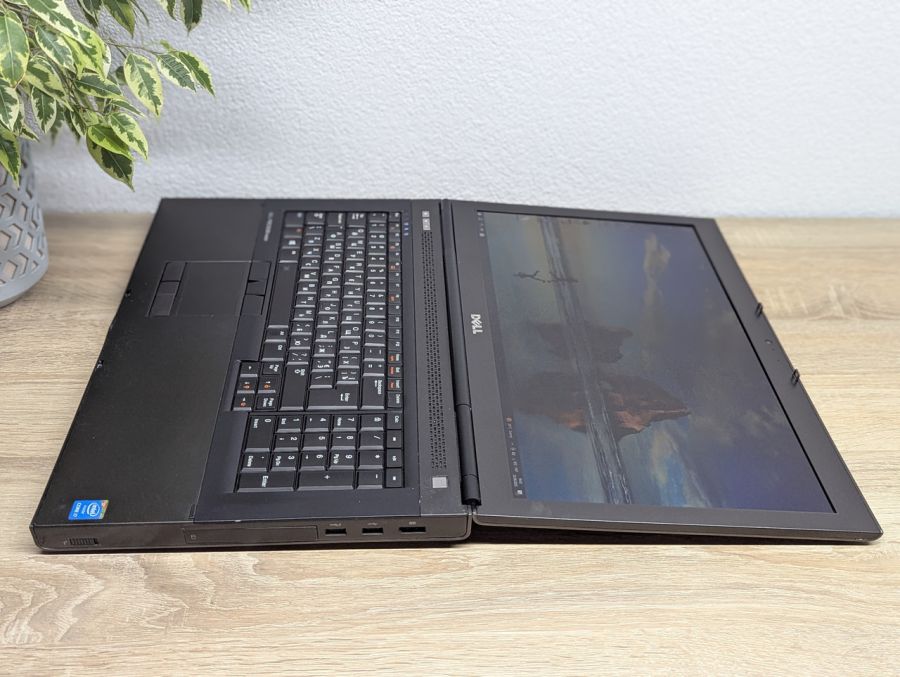 Уцінка! Ноутбук Б/В Dell Precision M6800, Intel Core i7-4810MQ, DDR3 32 GB, SSD 360GB, NVIDIA Quadro K4100 4Gb, 17" Full HD