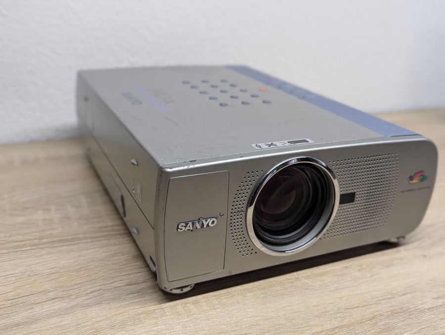 Б/В Проєктор SANYO PLC-SU20E