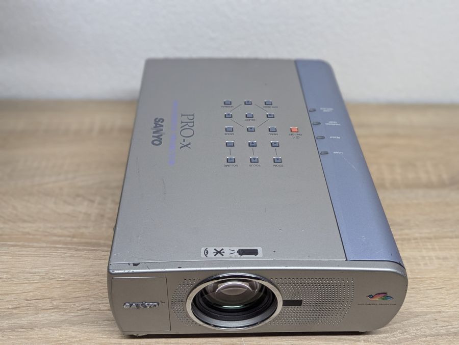 Б/В Проєктор SANYO PLC-SU20E