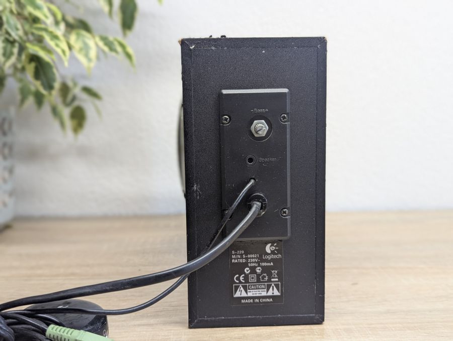 Б/В Сабвуфер Logitech S-220