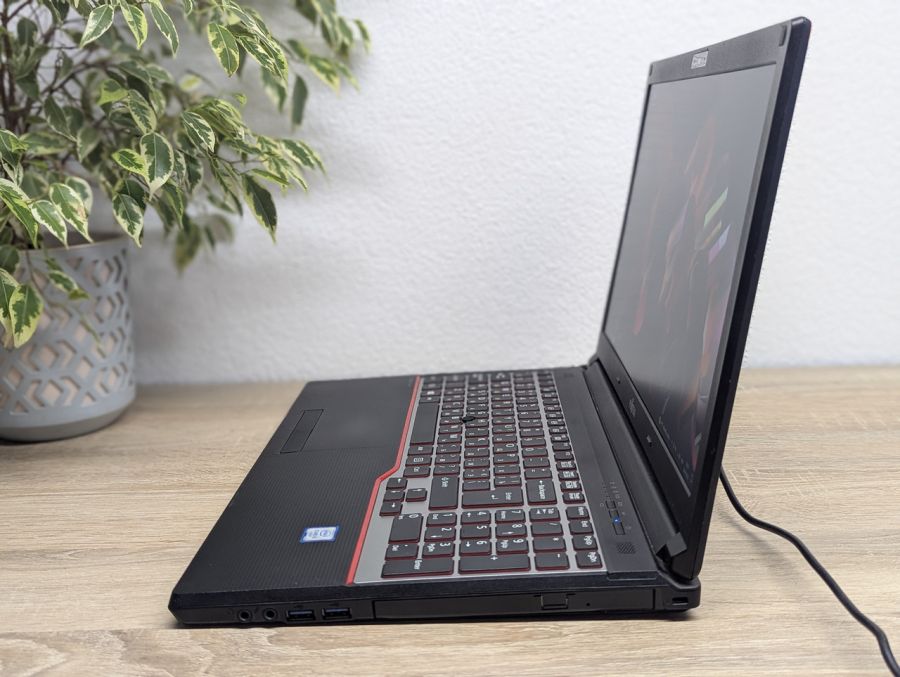 Ноутбук Б/В Fujitsu E556, Intel Core i5-6200U, DDR4 8 GB, SSD 128GB, 15.6" Full HD