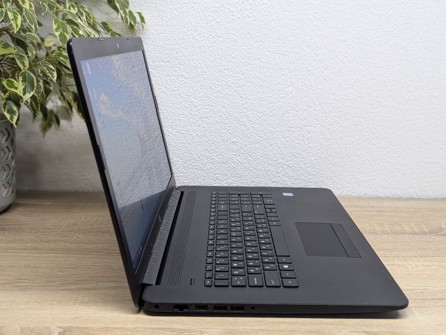 Ноутбук Б/В HP Laptop17, Intel Core i5-8265U, DDR4 8 GB, SSD 128GB + HDD 1TB, 17.3" UHD