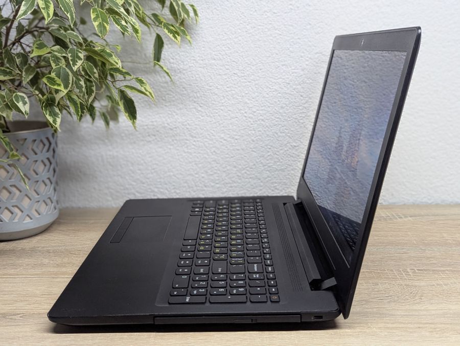 Ноутбук Б/В Lenovo IdeaPad 110, AMD A6-7310, DDR3 8 GB, SSD 256GB, Radeon R4, 15.6"