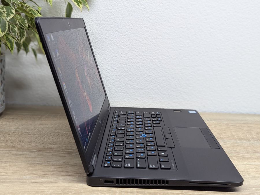 Ноутбук Б/В Dell Latitude E5470, Intel Core i7-6600U, DDR4 8 GB, SSD 128GB, AMD Radeon R7 M360 2Gb, 14" Full HD