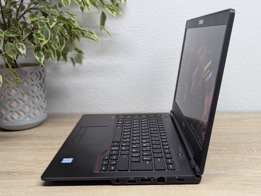 Ноутбук Б/В Fujitsu U747, Intel Core i5-6200U, DDR4 16 GB, SSD 128GB, 14" Full HD