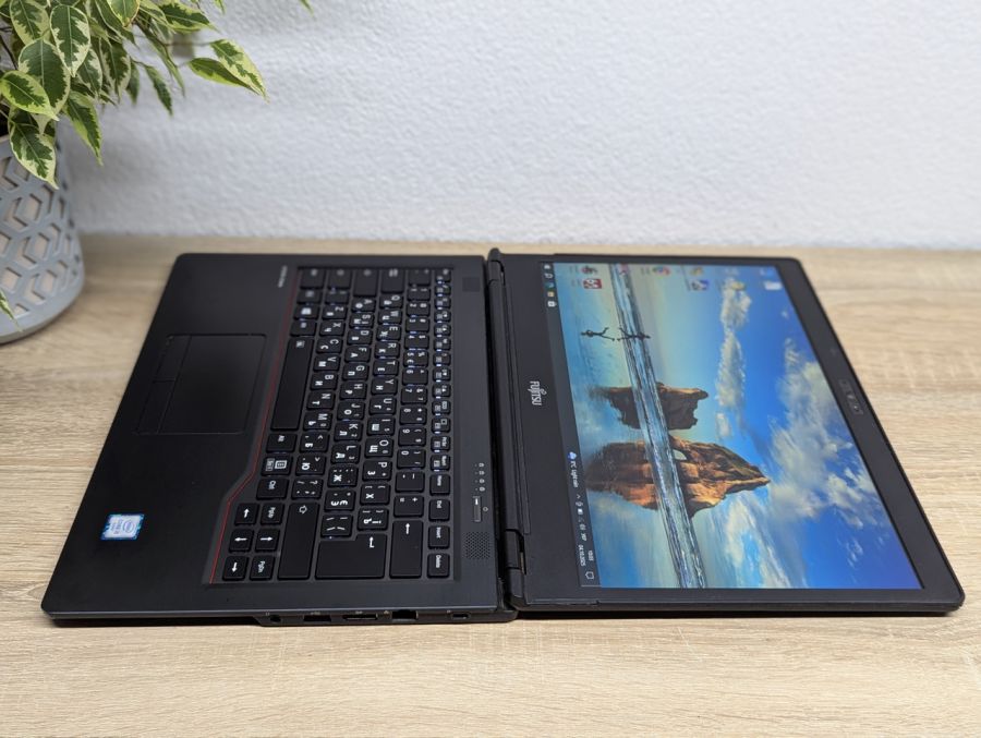 Уцінка! Ноутбук Б/В Fujitsu U747, Intel Core i5-6200U, DDR4 8 GB, SSD 128GB, 14" Full HD