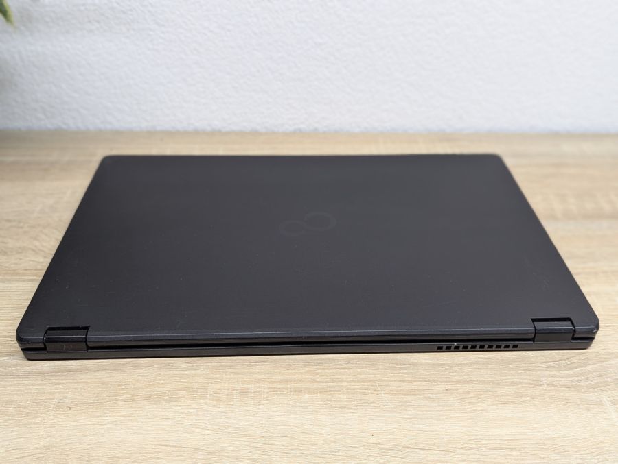Уцінка! Ноутбук Б/В Fujitsu U758, Intel Core i5-7300U, DDR4 16 GB, SSD 256GB, 15.6" Full HD