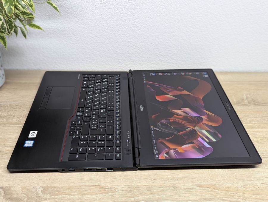 Уцінка! Ноутбук Б/В Fujitsu U758, Intel Core i5-7300U, DDR4 16 GB, SSD 256GB, 15.6" Full HD