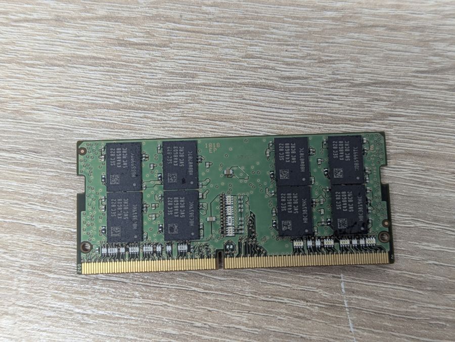 Б/В Оперативна пам'ять для ноутбука Samsung SO-DIMM 16 GB DDR4 2400T