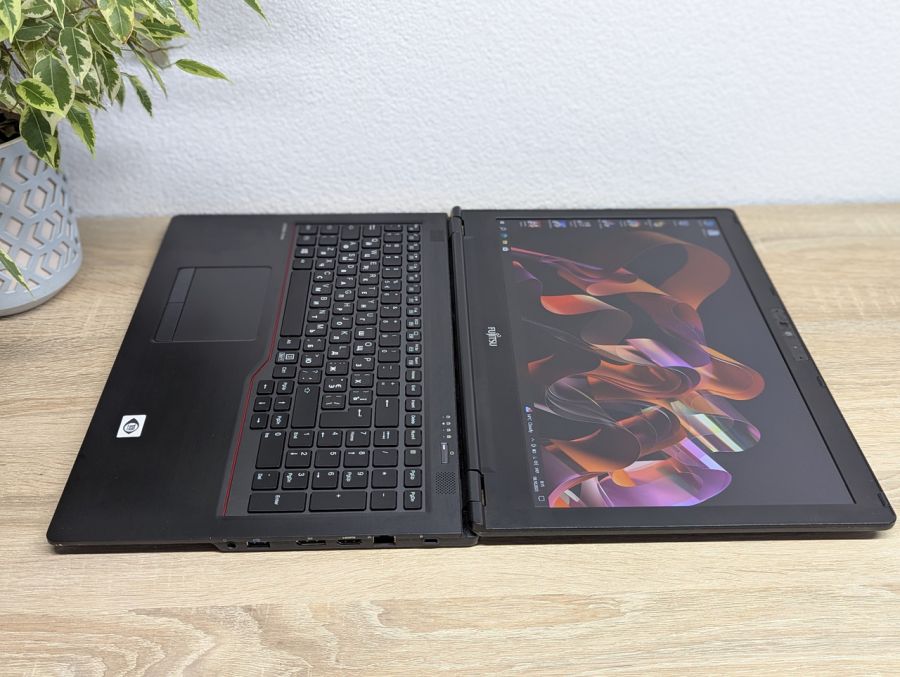 Ноутбук Б/В Fujitsu LifeBook U7510, Intel Core i5-10210U, DDR4 16 GB, SSD 128GB, 15" Full HD