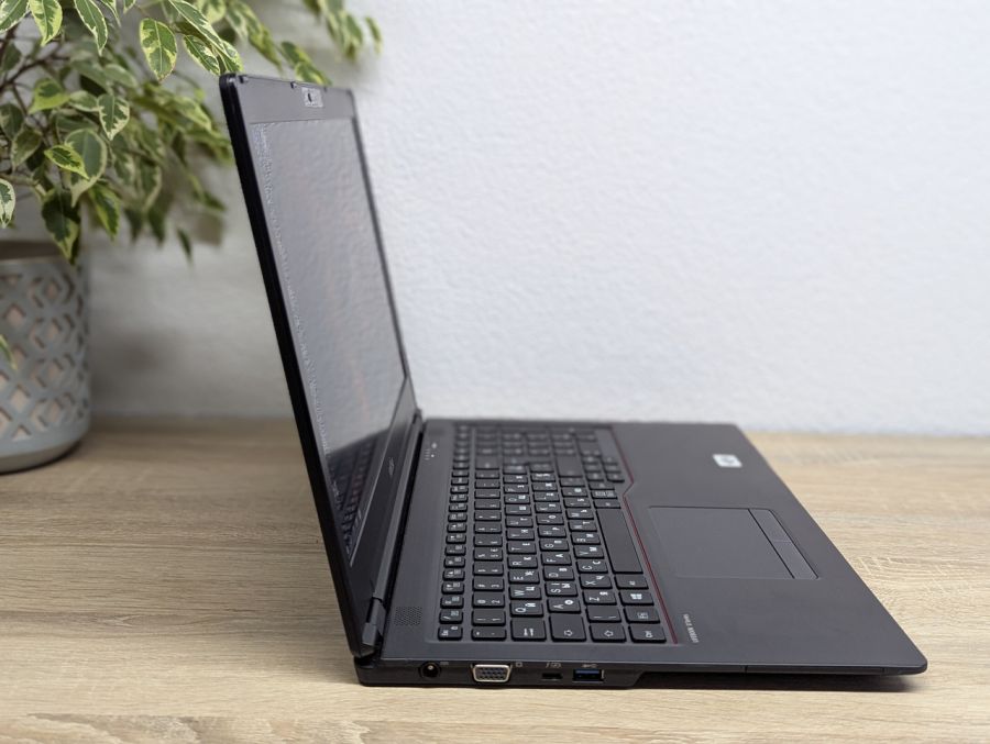 Уцінка! Ноутбук Б/В Fujitsu LifeBook U7510, Intel Core i5-10210U, DDR4 16 GB, SSD 256GB, 15" Full HD