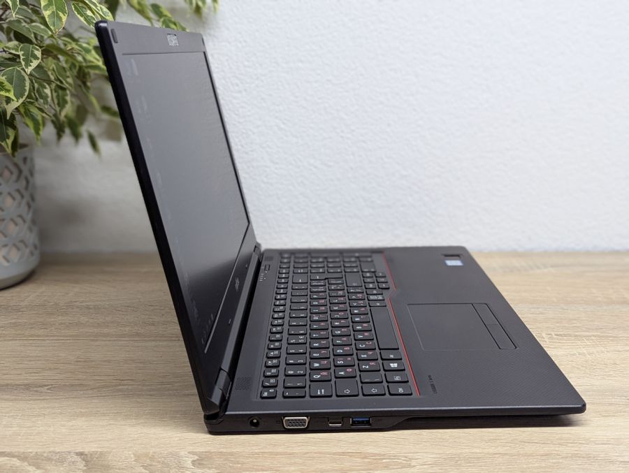 Ноутбук Б/В Fujitsu E459, Intel Core i5-8250U, DDR4 16 GB, SSD 256GB, 15.6" Full HD