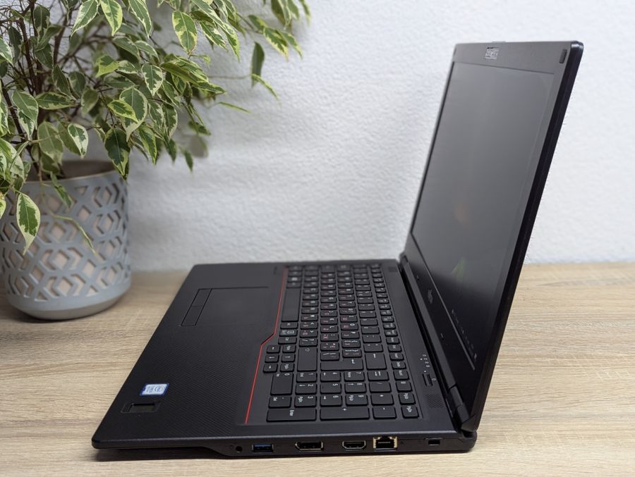 Ноутбук Б/В Fujitsu E459, Intel Core i5-8250U, DDR4 16 GB, SSD 256GB, 15.6" Full HD