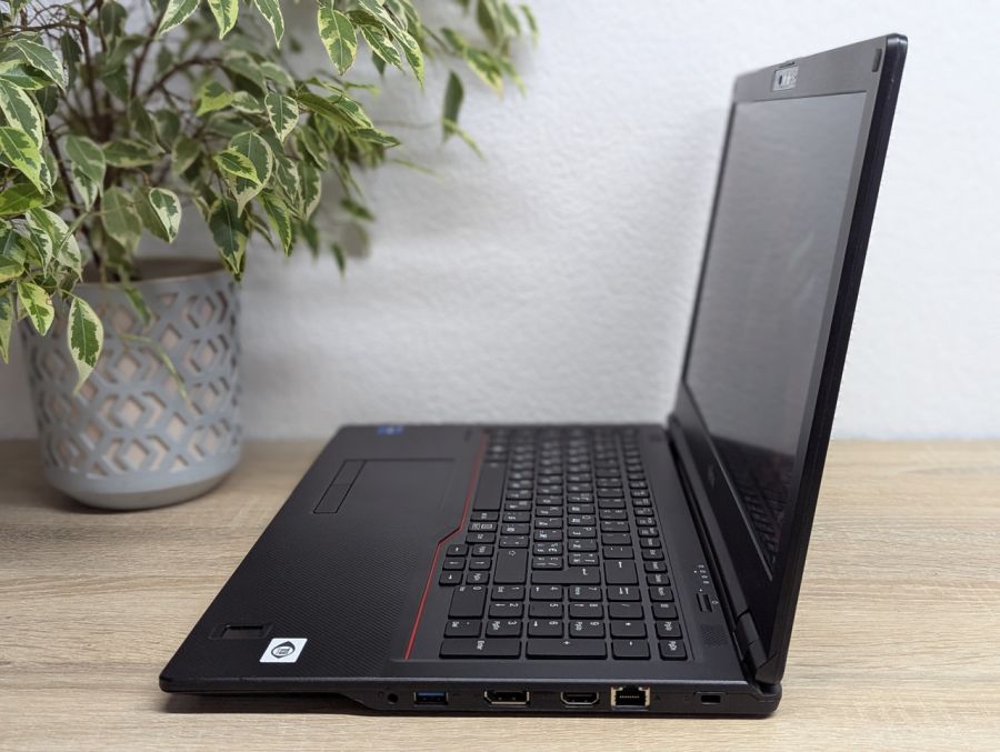 Уцінка! Ноутбук Б/В Fujitsu LifeBook E5511, Intel Core i7-1165G7, DDR4 16 GB, SSD 256GB, 15.6" Full HD