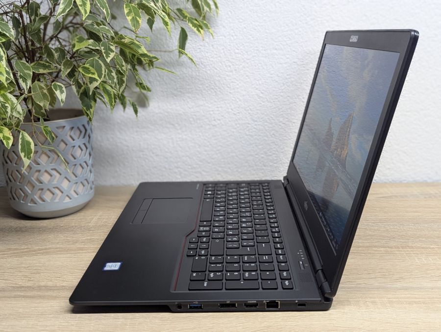 Ноутбук Б/В Fujitsu U758, Intel Core i5-7300U, DDR4 16 GB, SSD 256GB, 15.6" Full HD