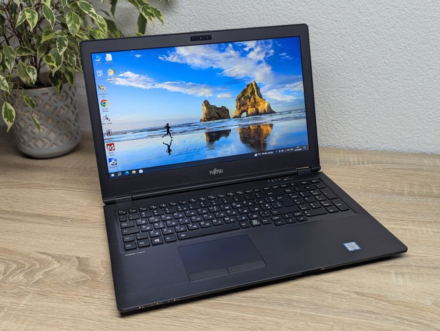 Ноутбук Б/В Fujitsu U758, Intel Core i5-7300U, DDR4 16 GB, SSD 256GB, 15.6" Full HD