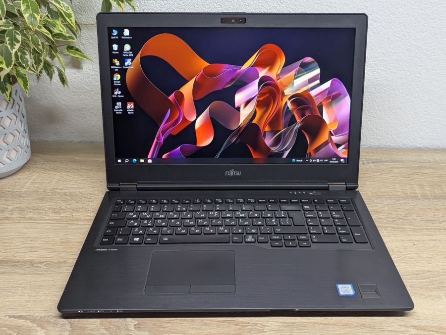 Ноутбук Б/В Fujitsu U758, Intel Core i7-8550U, DDR4 16 GB, SSD 128GB, 15.6" Full HD