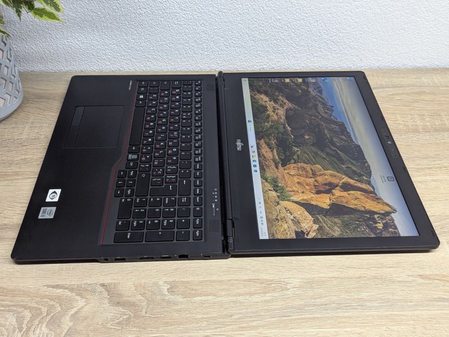 Уцінка! Ноутбук Б/В Fujitsu LifeBook U7510, Intel Core i5-10210U, DDR4 16 GB, SSD 256GB, 15" Full HD