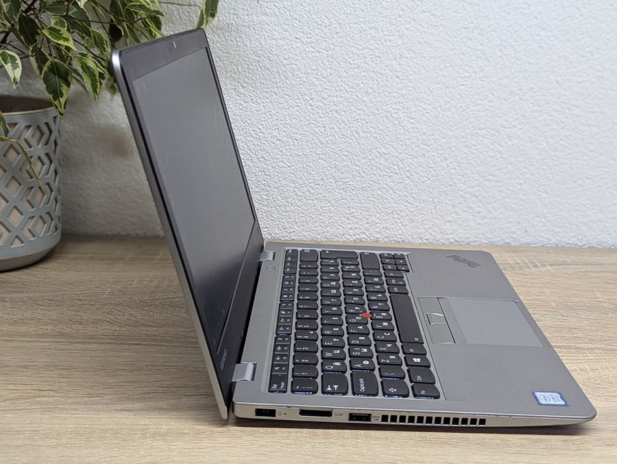 Ноутбук Б/В Lenovo ThinkPad 13 2nd Gen, Intel Core i3-7100U, DDR4 8 GB, SSD 128GB, 13" Full HD