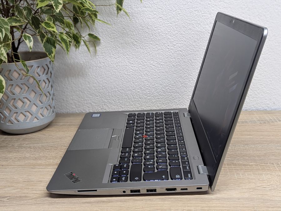 Ноутбук Б/В Lenovo ThinkPad 13 2nd Gen, Intel Core i3-7100U, DDR4 8 GB, SSD 128GB, 13" Full HD