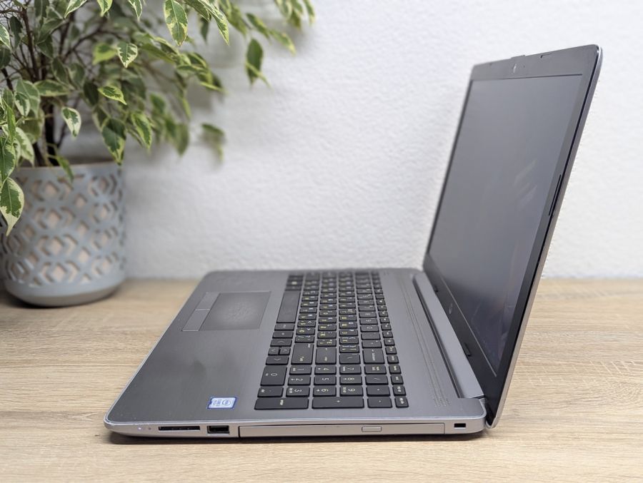 Уцінка! Ноутбук Б/В HP Notebook 250 G7, Intel Core i3-7020U, DDR4 8 GB, SSD 128GB, 15.6" Full HD