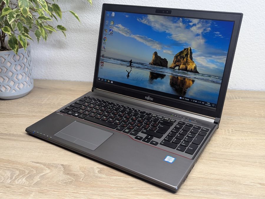 Уцінка! Ноутбук Б/В Fujitsu E756, Intel Core i5-6300U, DDR4 8 GB, SSD 256GB, 15.6" Full HD
