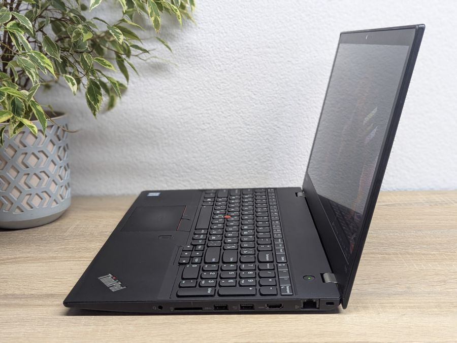 Ноутбук Б/В Lenovo ThinkPad T570, Intel Core i5-6300U, DDR4 16 GB, SSD 128GB, 15.6" Full HD
