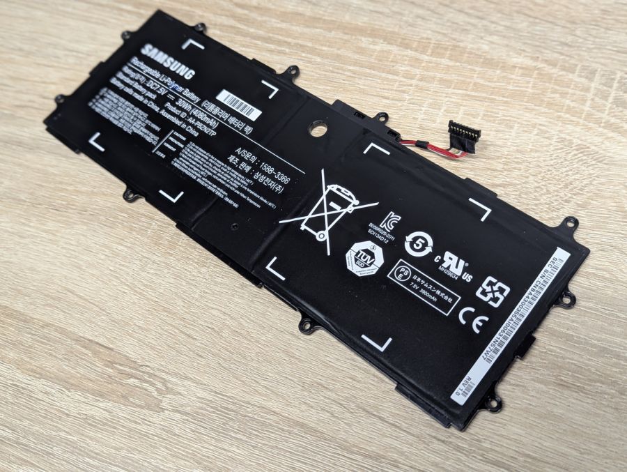 Б/В Оригінальна акумуляторна батарея Samsung 1588-3366