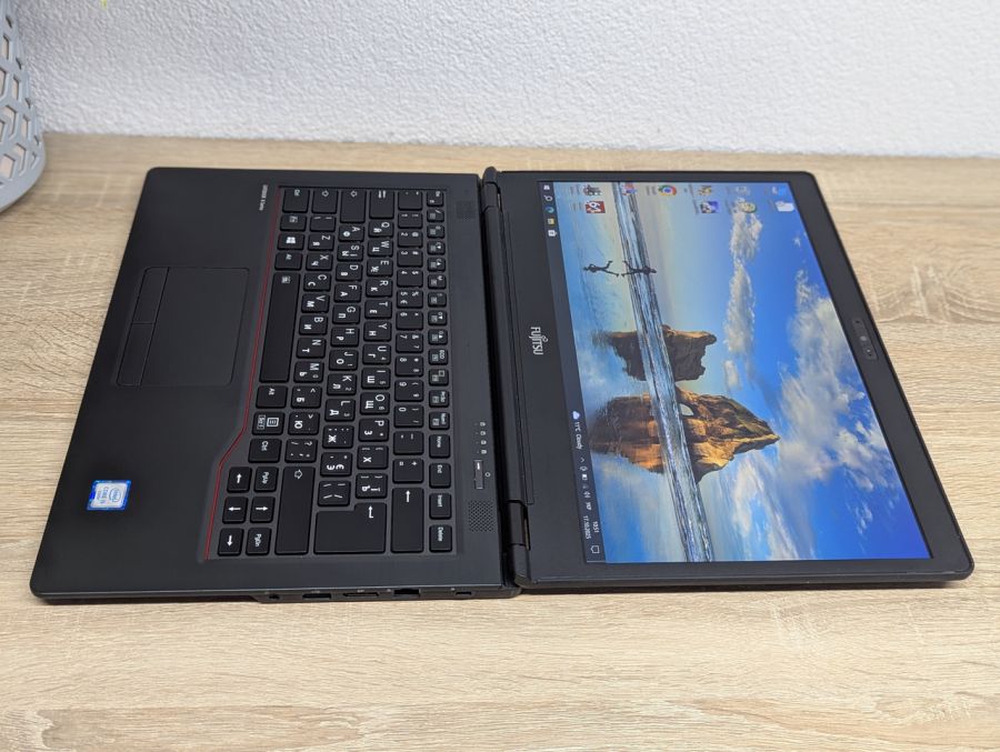 Ноутбук Б/В Fujitsu U747, Intel Core i5-6200U, DDR4 8 GB, SSD 128GB, 14" Full HD