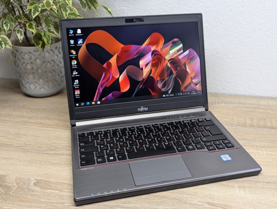Ноутбук Б/В Fujitsu E736, Intel Core i5-6300U, DDR4 8 GB, SSD 256GB, 13" Full HD