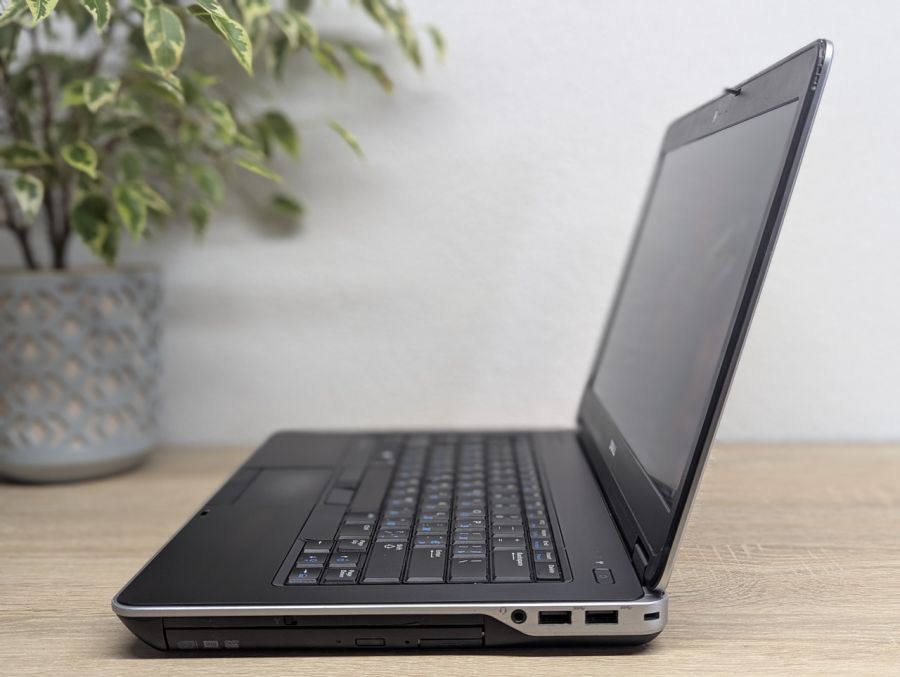 Уцінка! Ноутбук Б/В Dell Latitude E6440, Intel Core i5-4310M, DDR3 8 GB, SSD 128GB, AMD Radeon HD 8690M 2Gb, 14" Full HD