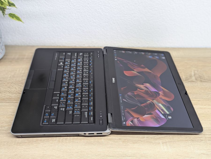 Уцінка! Ноутбук Б/В Dell Latitude E6440, Intel Core i5-4310M, DDR3 8 GB, SSD 128GB, AMD Radeon HD 8690M 2Gb, 14" Full HD