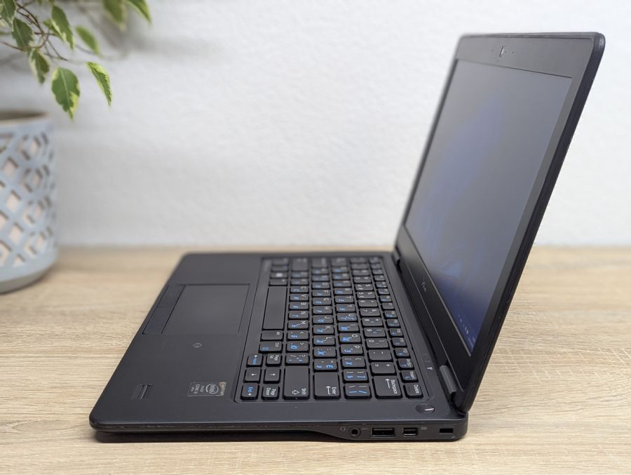 Ноутбук Б/В Dell Latitude E7250, Intel Core i5-5300, DDR3 8 GB, SSD 128GB, 17.3" HD