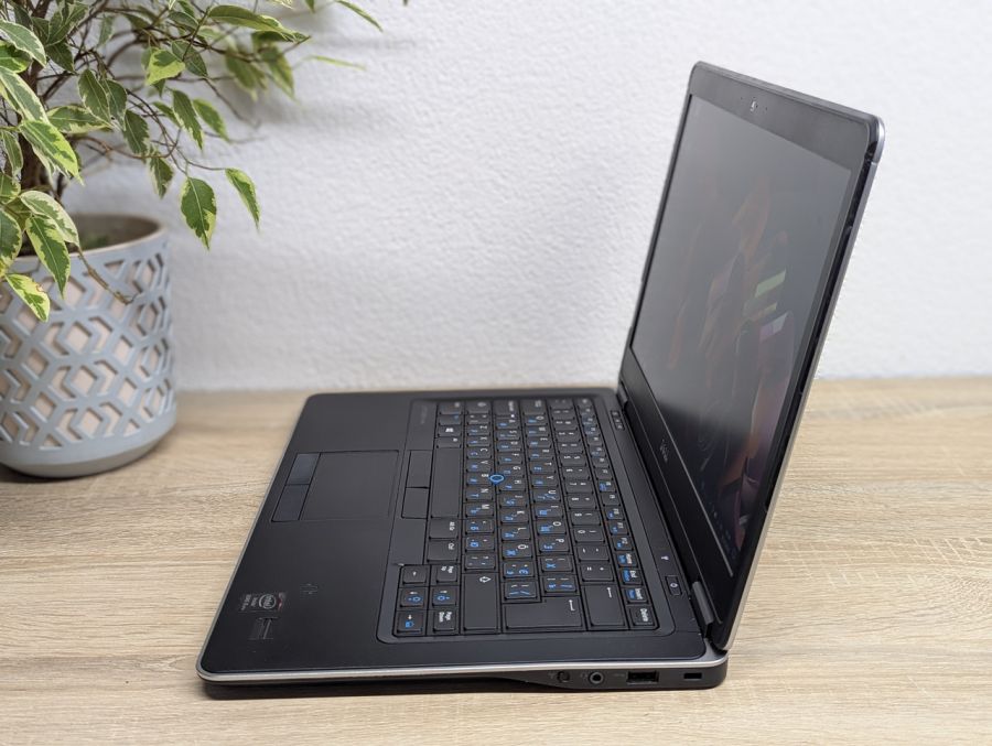 Уцінка! Ноутбук Б/В Dell Latitude E7440, Intel Core i5-4300U, DDR3 8 GB, SSD 128GB, 14" Full HD