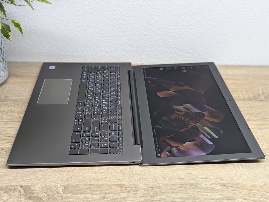 Ноутбук Б/В Lenovo IdeaPad 520-15IKB, Intel Core i7-8550U, DDR4 12 GB, SSD 178GB, 15.6" Full HD