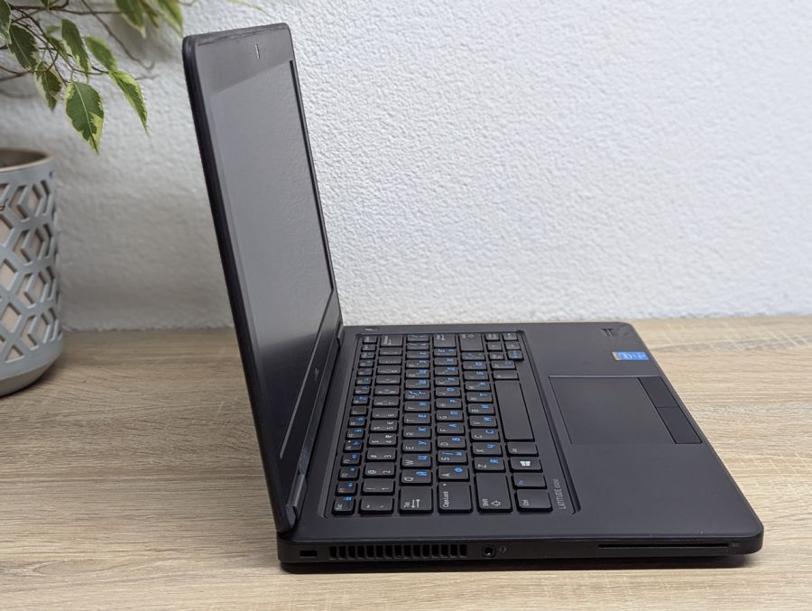 Уцінка! Ноутбук Б/В Dell Latitude E5250, Intel Core i5-5300U, DDR4 8 GB, SSD 128GB, 12.5" HD