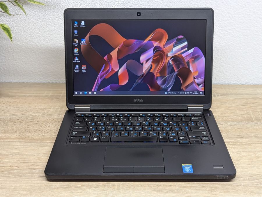 Ноутбук Б/В Dell Latitude E5250, Intel Core i5-5300U, DDR4 8 GB, SSD 128GB, 12.5" HD
