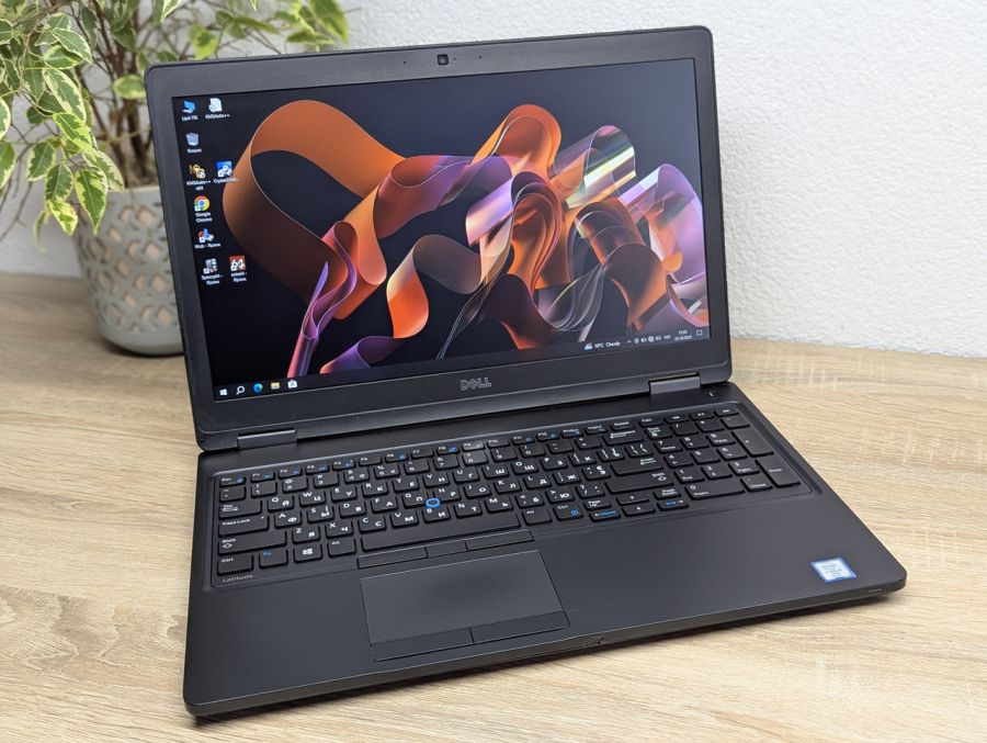 Уцінка! Ноутбук Б/В Dell Latitude 5580, Intel Core i5-6300U, DDR4 8 GB, SSD 256GB, 15.6" Full HD