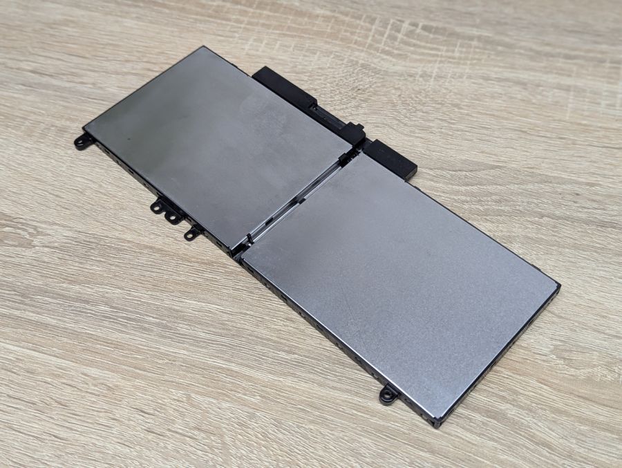 Б/В Оригінальна акумуляторна батарея Dell G5M10