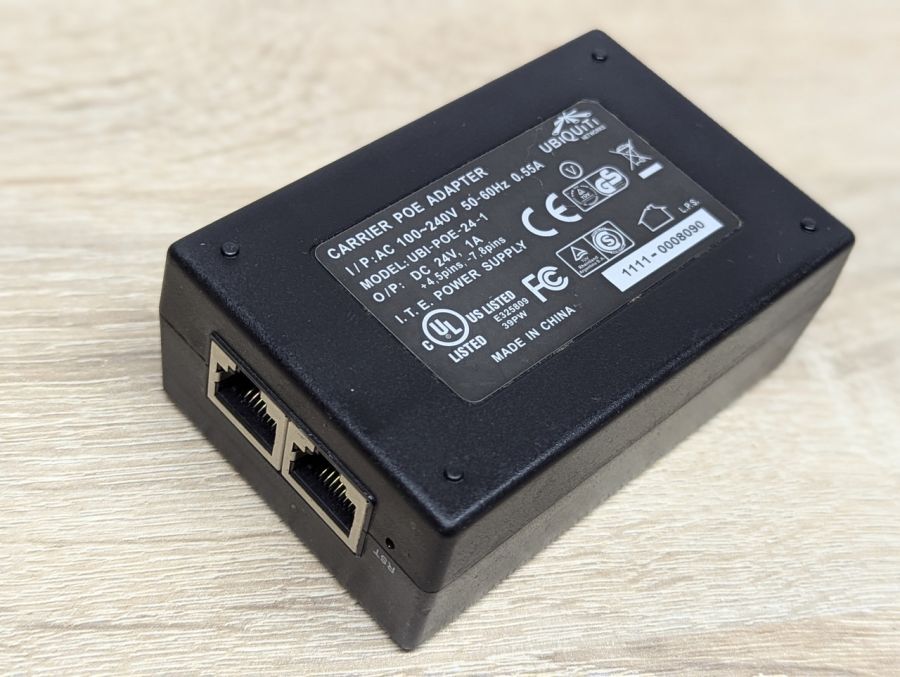 Б/В PoE-адаптер Ubiquiti POE-24-1-12W.