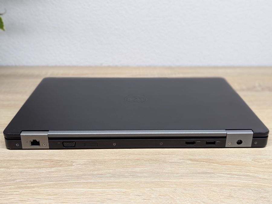 Ноутбук Б/В Dell Latitude E5570, Intel Core i5-6300U, DDR4 8 GB, SSD 256GB, AMD Radeon R7 M360 2Gb, 15.6" Full HD
