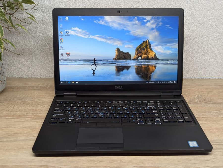 Уцінка! Ноутбук Б/В Dell Latitude 5590, Intel Core i5-7300U, DDR4 8 GB, SSD 256GB, 15.6" Full HD