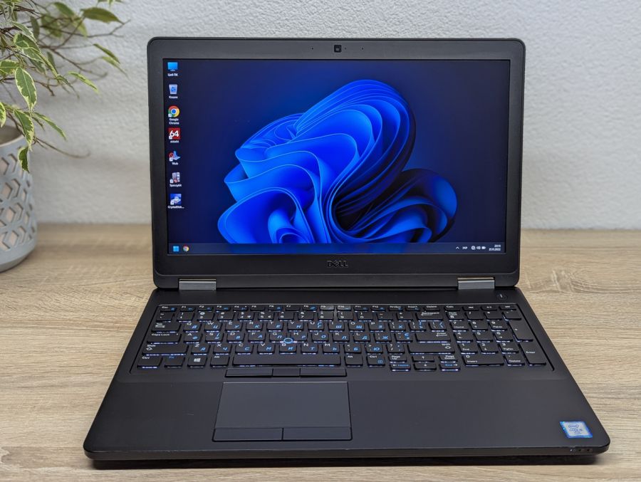 Уцінка! Ноутбук Б/В Dell Latitude E5570, Intel Core i5-6440HQ, DDR4 8 GB, SSD 128GB, AMD Radeon R7 M370 2Gb, 15.6" Full HD