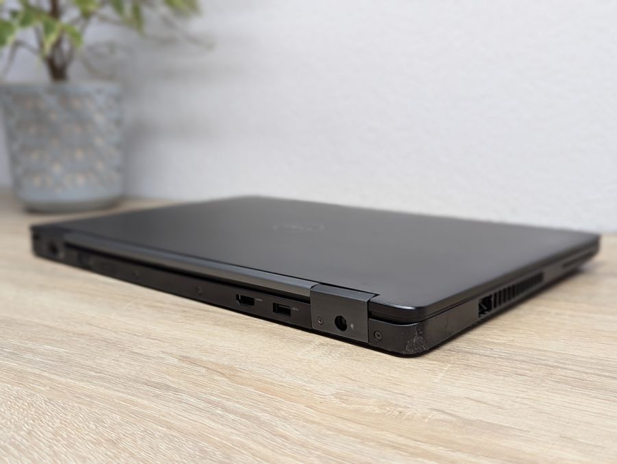 Уцінка! Ноутбук Б/В Dell Latitude E5570, Intel Core i5-6440HQ, DDR4 8 GB, SSD 128GB, AMD Radeon R7 M370 2Gb, 15.6" Full HD
