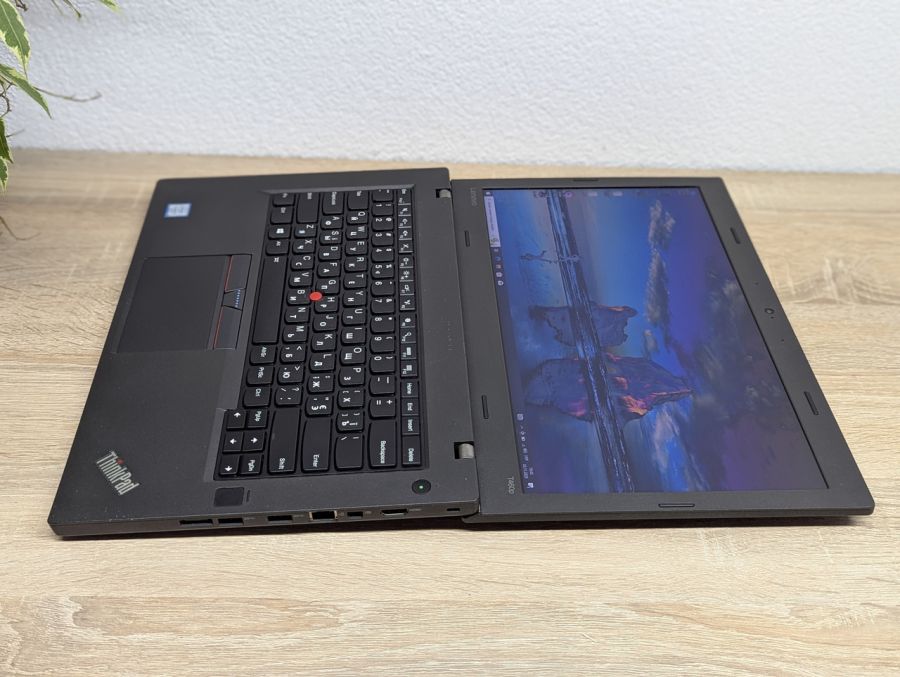 Ноутбук Б/В Lenovo ThinkPad T460P, Intel Core i7-6700HQ, DDR4 16 GB, SSD 360GB, NVIDIA GeForce 940MX 2Gb, 14"