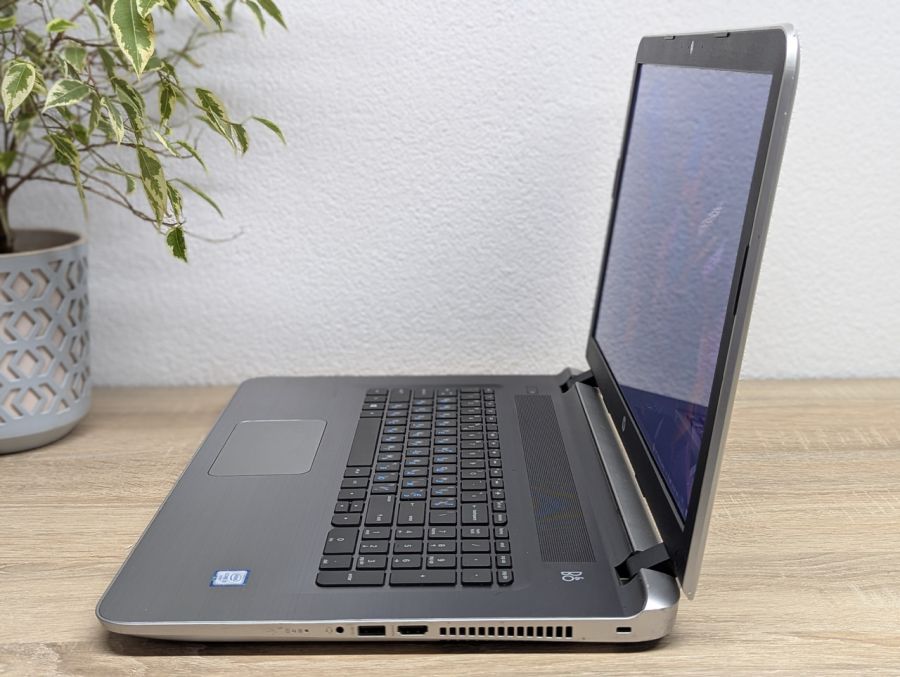 Уцінка! Ноутбук Б/В HP Pavilion 17 Notebook, Intel Core i3-6100U, DDR3 8 GB, SSD 128GB, 17" HD
