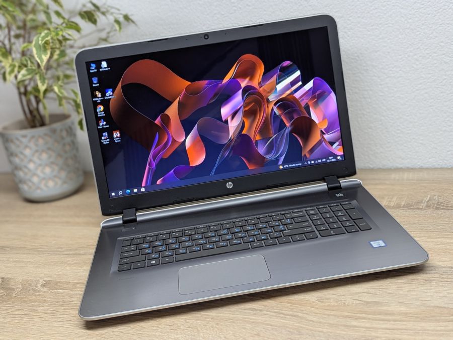 Уцінка! Ноутбук Б/В HP Pavilion 17 Notebook, Intel Core i3-6100U, DDR3 8 GB, SSD 128GB, 17" HD