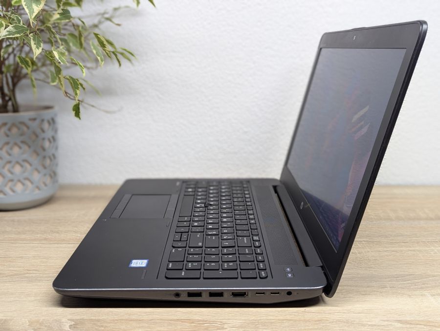 Уцінка! Ноутбук Б/В HP ZBook 15, Intel Core i7-7700HQ, DDR3 32 GB, SSD 256GB + SSD 128GB + SSD 320GB, NVIDIA Quadro M1200 4Gb, 15.6" Full HD
